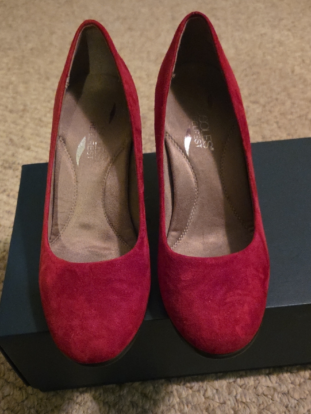 AEROSOLES Red Suede Round-Toe Pumps